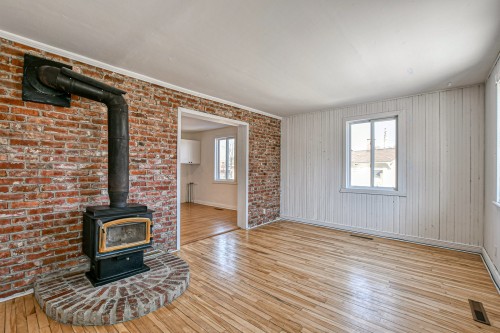 Salon - 802  - 804 20E Avenue, Saint-Jérôme, QC - Indoor Photo Showing Living Room With Fireplace