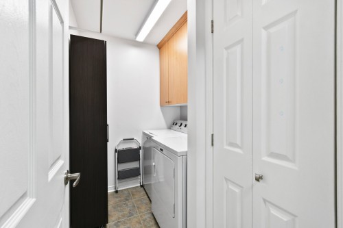 Salle de lavage - 650 Rue Le Moyne, Saint-Jean-Sur-Richelieu, QC - Indoor Photo Showing Laundry Room