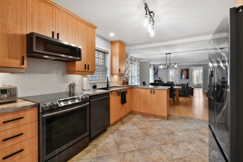 Cuisine - 650 Rue Le Moyne, Saint-Jean-Sur-Richelieu, QC - Indoor Photo Showing Kitchen