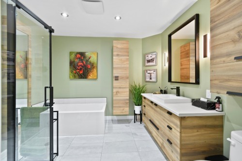 Salle de bains - 650 Rue Le Moyne, Saint-Jean-Sur-Richelieu, QC - Indoor Photo Showing Bathroom