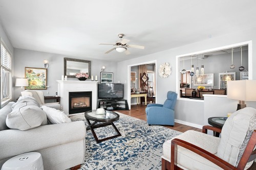Salon - 38 Ch. De Pine Lodge, Bristol, QC - Indoor Photo Showing Living Room With Fireplace