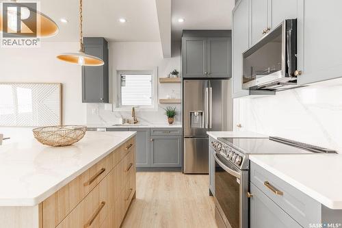 307 Sharma Crescent, Saskatoon, SK - Indoor Photo Showing Kitchen With Stainless Steel Kitchen With Upgraded Kitchen