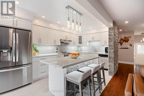 3867 Stardust Drive, Mississauga, ON - Indoor Photo Showing Kitchen With Upgraded Kitchen