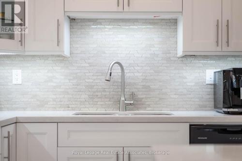 3867 Stardust Drive, Mississauga, ON - Indoor Photo Showing Kitchen