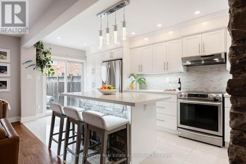3867 Stardust Drive, Mississauga, ON - Indoor Photo Showing Kitchen With Upgraded Kitchen