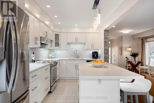 3867 Stardust Drive, Mississauga, ON - Indoor Photo Showing Kitchen With Upgraded Kitchen