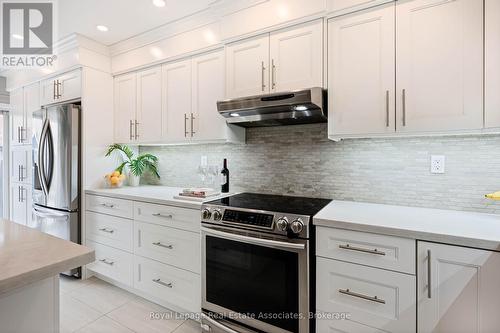 3867 Stardust Drive, Mississauga, ON - Indoor Photo Showing Kitchen With Upgraded Kitchen