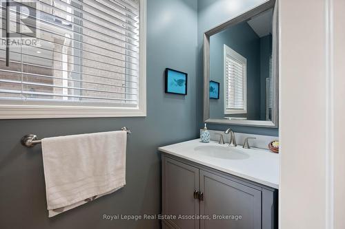 3867 Stardust Drive, Mississauga, ON - Indoor Photo Showing Bathroom