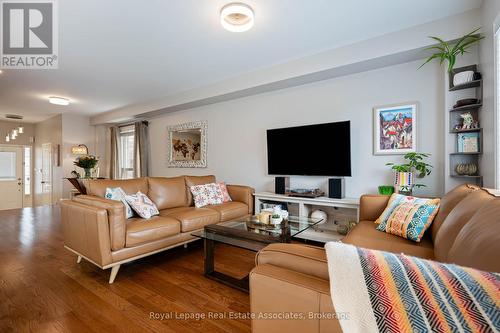 3867 Stardust Drive, Mississauga, ON - Indoor Photo Showing Living Room