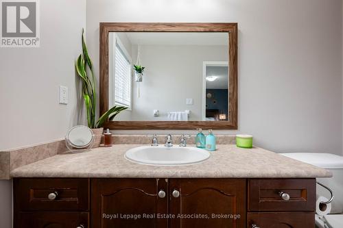 3867 Stardust Drive, Mississauga, ON - Indoor Photo Showing Bathroom