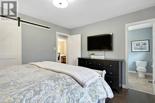 34 Leslie Avenue, Cambridge, ON - Indoor Photo Showing Bedroom