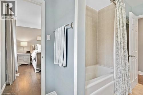 34 Leslie Avenue, Cambridge, ON - Indoor Photo Showing Bathroom