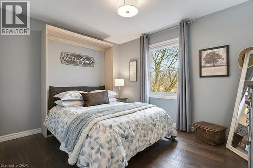 34 Leslie Avenue, Cambridge, ON - Indoor Photo Showing Bedroom