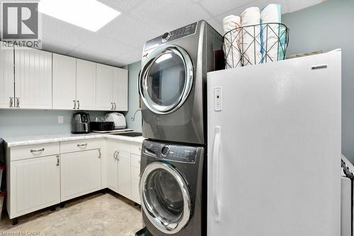 34 Leslie Avenue, Cambridge, ON - Indoor Photo Showing Laundry Room