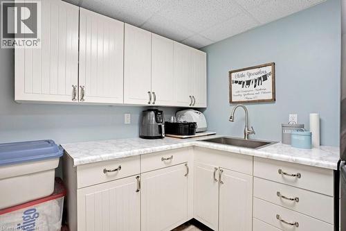 34 Leslie Avenue, Cambridge, ON - Indoor Photo Showing Kitchen
