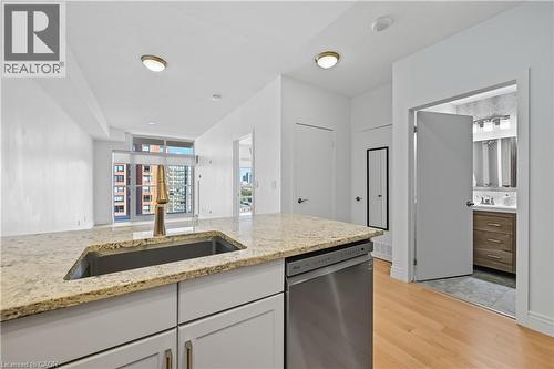 551 Maple Avenue Unit# 1407, Burlington, ON - Indoor Photo Showing Kitchen
