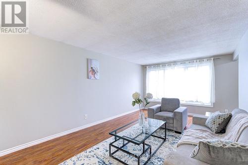 15 Northview Heights Drive, Cambridge, ON - Indoor Photo Showing Living Room