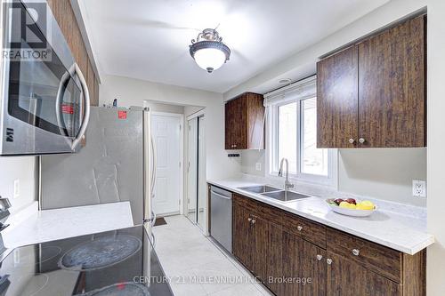 15 Northview Heights Drive, Cambridge, ON - Indoor Photo Showing Kitchen With Double Sink