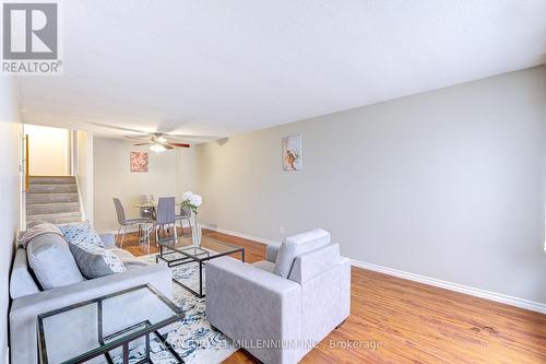 15 Northview Heights Drive, Cambridge, ON - Indoor Photo Showing Living Room