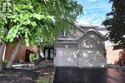 35 ERINGATE Drive Stoney Creek, ON L8J 3Y4