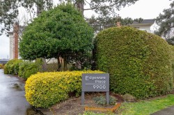 303-9900 Fifth St Sidney, BC V8L 2X3