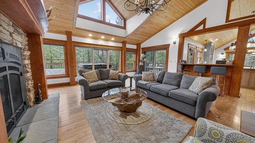 347 Forest Crowne Terrace, Kimberley, BC - Indoor Photo Showing Living Room With Fireplace