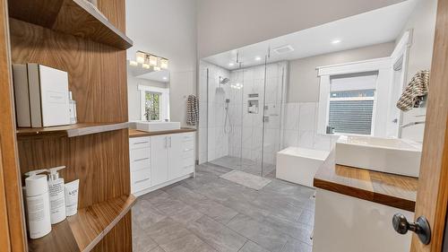 347 Forest Crowne Terrace, Kimberley, BC - Indoor Photo Showing Bathroom