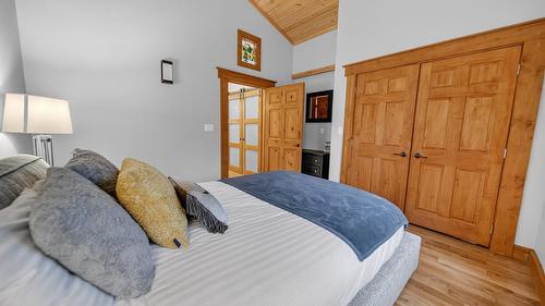 347 Forest Crowne Terrace, Kimberley, BC - Indoor Photo Showing Bedroom