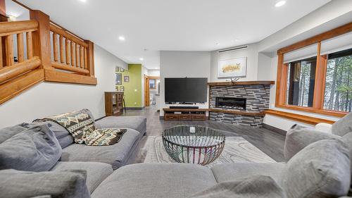 347 Forest Crowne Terrace, Kimberley, BC - Indoor Photo Showing Living Room With Fireplace
