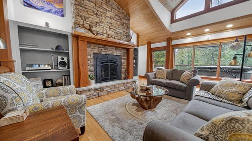 347 Forest Crowne Terrace, Kimberley, BC - Indoor Photo Showing Living Room With Fireplace