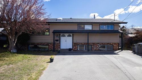 2549 Crestline Place  Kamloops, BC V2B 4V5