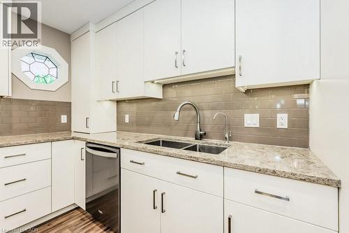 219 Corrie Crescent, Waterloo, ON - Indoor Photo Showing Kitchen With Double Sink With Upgraded Kitchen