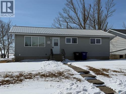 970 Larson Crescent, Eston, SK - Outdoor