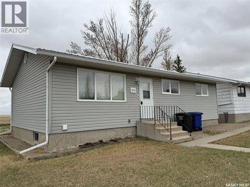 970 Larson Crescent, Eston, SK - Outdoor With Exterior