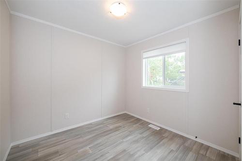 85 Sandale Drive, Winnipeg, MB - Indoor Photo Showing Other Room