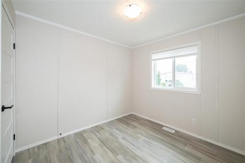 85 Sandale Drive, Winnipeg, MB - Indoor Photo Showing Other Room