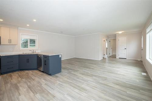 85 Sandale Drive, Winnipeg, MB - Indoor Photo Showing Kitchen With Double Sink