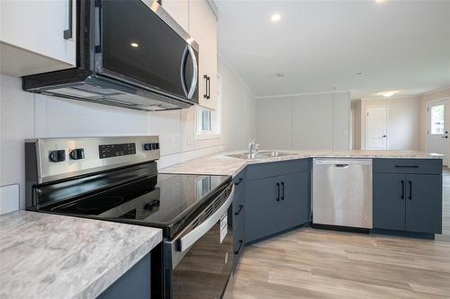 85 Sandale Drive, Winnipeg, MB - Indoor Photo Showing Kitchen With Stainless Steel Kitchen