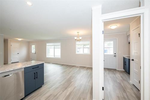 85 Sandale Drive, Winnipeg, MB - Indoor Photo Showing Kitchen