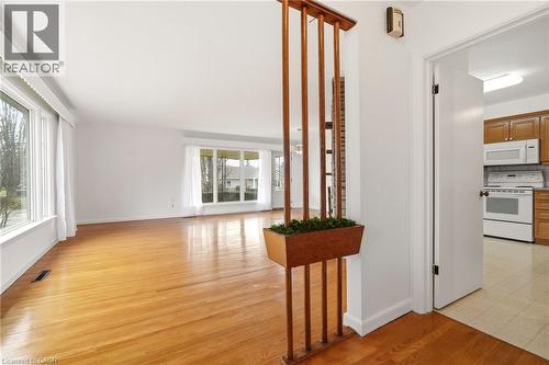 890 Falcon Boulevard, Burlington, ON - Indoor Photo Showing Kitchen