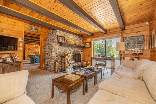 Salle familiale - 20 Ch. Poupart, Ivry-Sur-Le-Lac, QC 