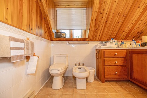 Salle de bains attenante à la CCP - 20 Ch. Poupart, Ivry-Sur-Le-Lac, QC 