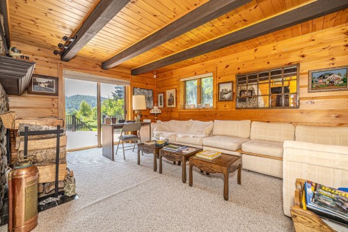 Salle familiale - 20 Ch. Poupart, Ivry-Sur-Le-Lac, QC 