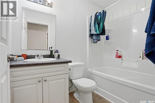 222 V Avenue S, Saskatoon, SK - Indoor Photo Showing Bathroom