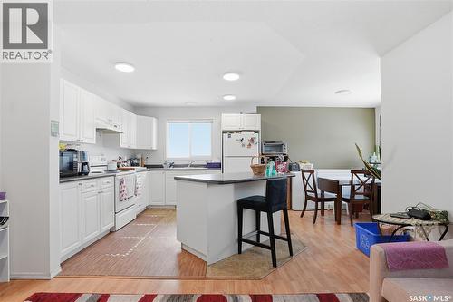 222 V Avenue S, Saskatoon, SK - Indoor Photo Showing Kitchen