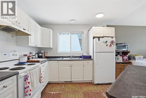 222 V Avenue S, Saskatoon, SK - Indoor Photo Showing Kitchen With Double Sink