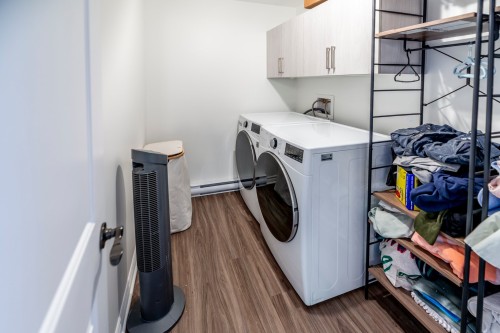 Salle de lavage - 596 Rue Du Mont-Brome, Granby, QC - Indoor Photo Showing Laundry Room
