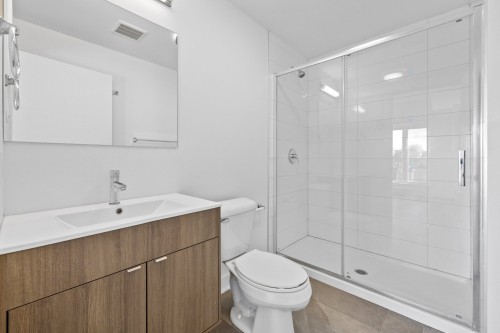 Salle de bains attenante à la CCP - 103-250 Boul. Hymus, Pointe-Claire, QC - Indoor Photo Showing Bathroom