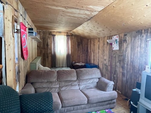 Salon - Z Route 101, Témiscaming, QC - Indoor