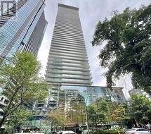 1811 - 33 CHARLES STREET E Toronto, ON M4Y 0A2